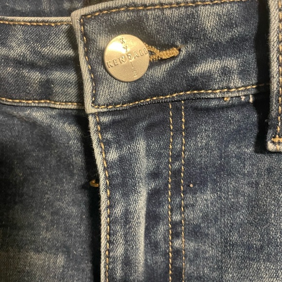 Kendall + Kylie Denim Icon Denim Jean Shorts, distressed detail, cuffed, Size 7 - Picture 4 of 8